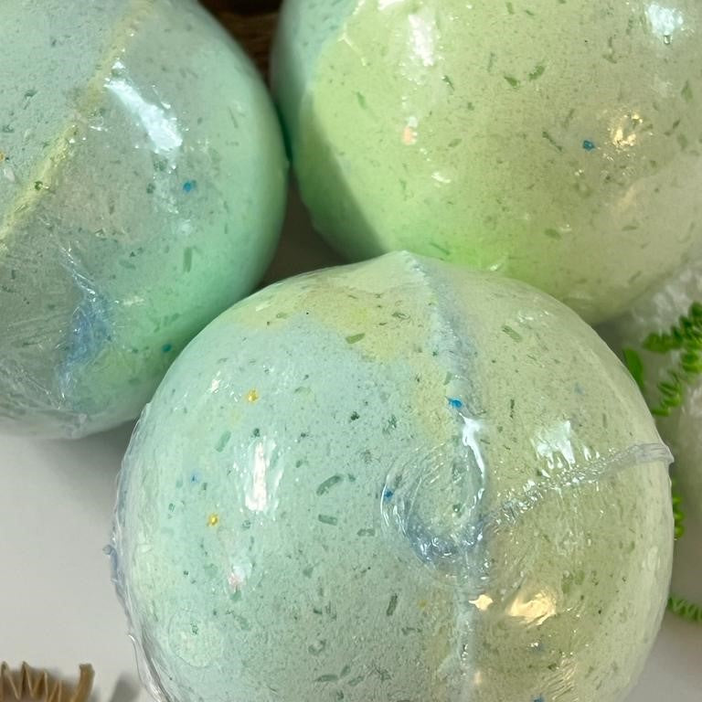 Organic Christmas Eve Fizzing Bath Bomb